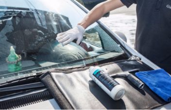 MẸO TẨY VẾT Ố, MỐC TRÊN KÍNH XE Ô TÔ HIỆU QUẢ